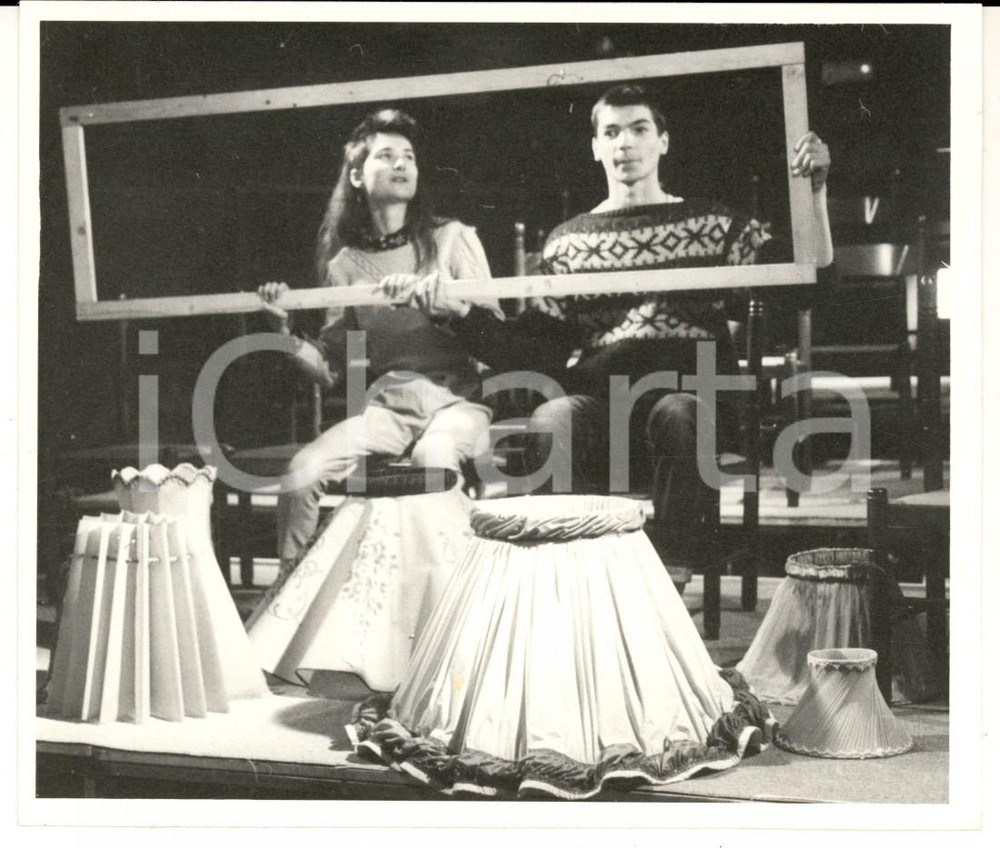 Fotografia d epoca originale 1985 ca STRASBOURG Opera National du RHIN  Spettacolo teatrale con paralumi 1