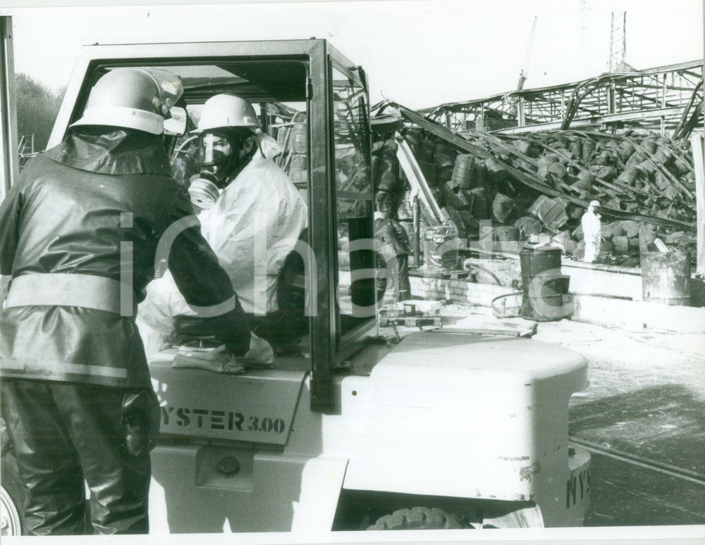 Fotografia d epoca originale 1986 BASILEA Squadra intervento su disastro chimico fabbrica SANDOZ Fotografia 1