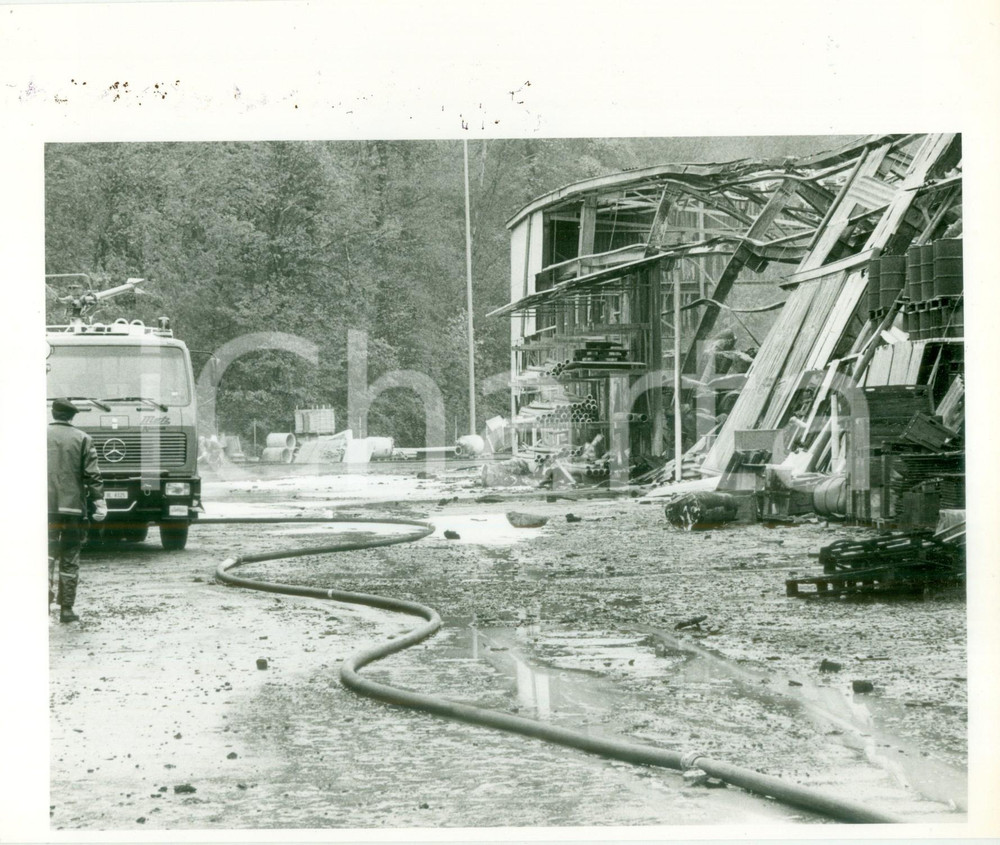 Fotografia d epoca originale 1986 SVIZZERA Fabbrica SANDOZ dopo il disastro chimico Fotografia 1