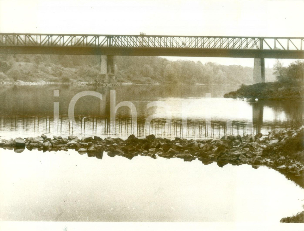 Fotografia d epoca originale 1986 SVIZZERA DISASTRO SANDOZ Inquinamento acque dopo disastro chimico Foto 1