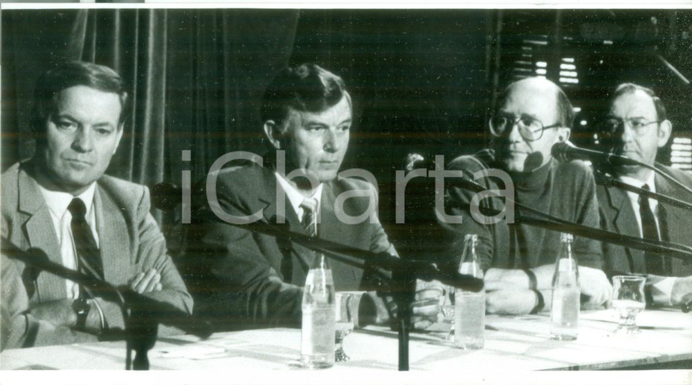 Fotografia d epoca originale 1986 ZURICH SVIZZERA Dirigenti fabbrica SANDOZ dopo il disastro Fotografia 1