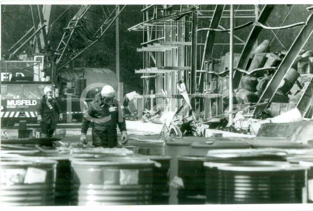 Fotografia d epoca originale 1986 SVIZZERA DISASTRO SANDOZ Inquinamento acque dopo disastro chimico 1 1