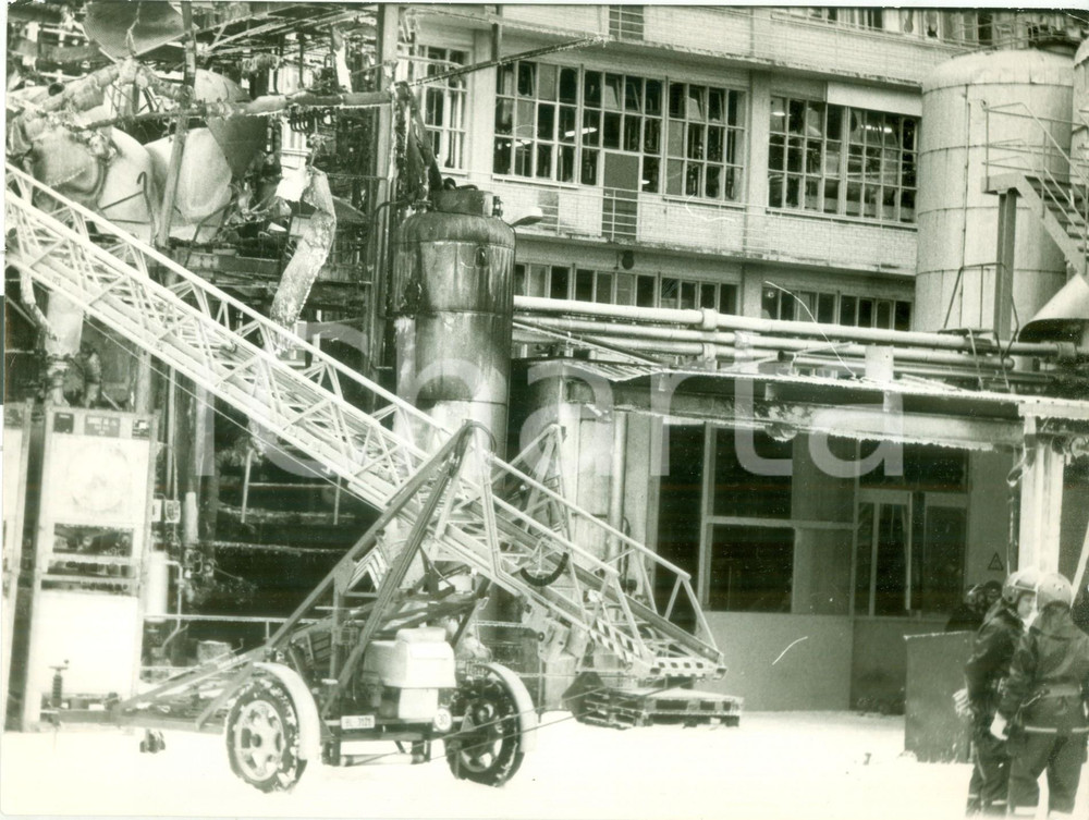 Fotografia d epoca originale 1986 SVIZZERA DISASTRO SANDOZ Stabilimento dopo esplosione reattore Fotografia 1