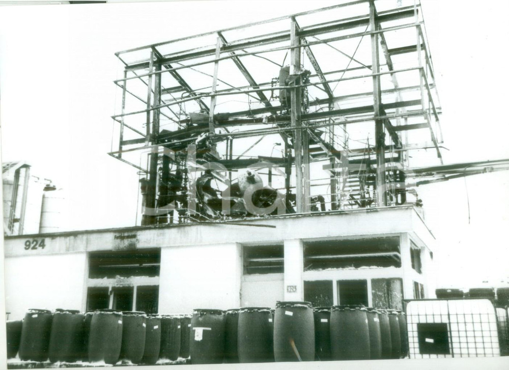 Fotografia d epoca originale 1987 SCHWEIZERHALLE Stabilimenti SANDOZ dopo esplosione reattore Fotografia 1