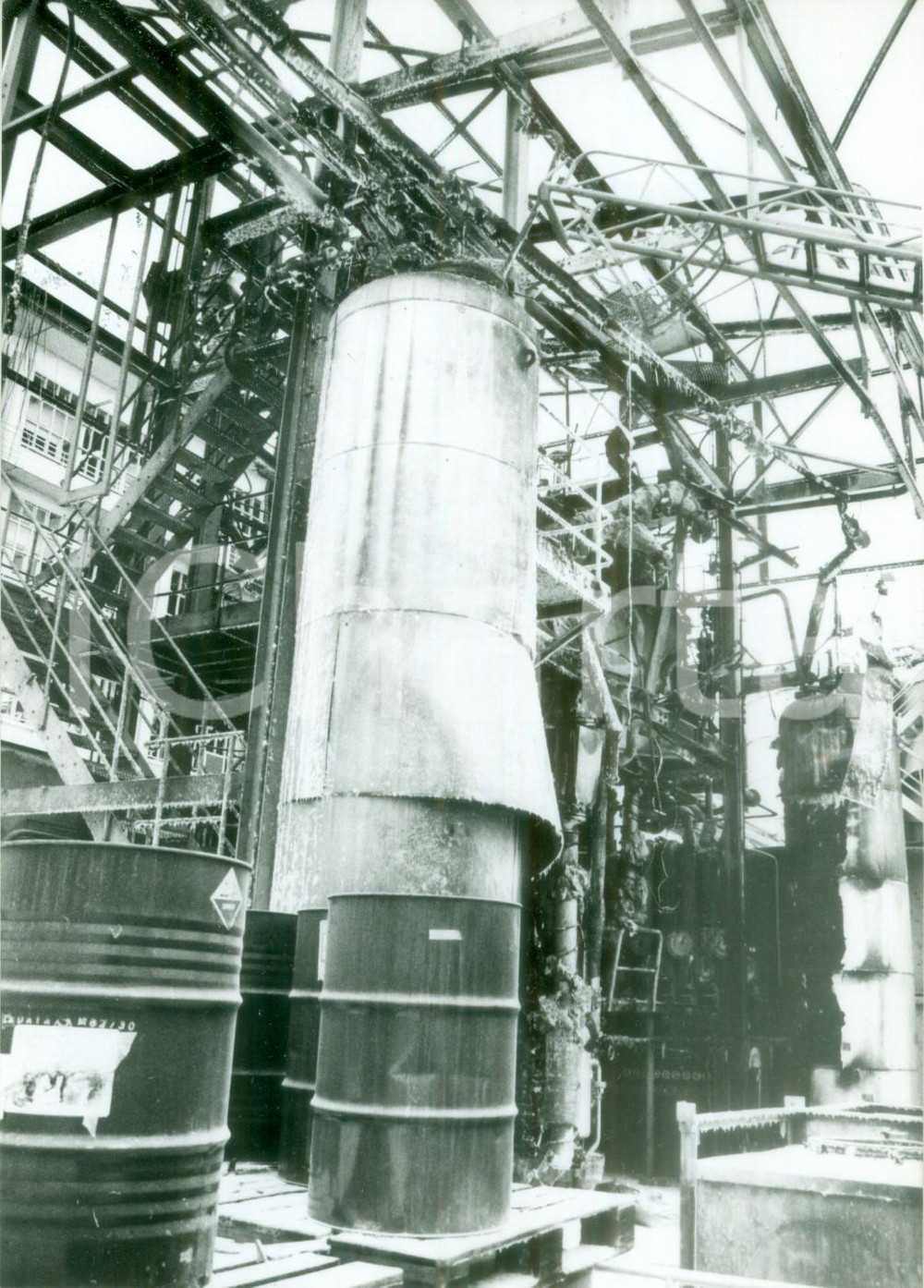 Fotografia d epoca originale 1987 SCHWEIZERHALLE Fabbrica SANDOZ dopo esplosione reattore Fotografia 1