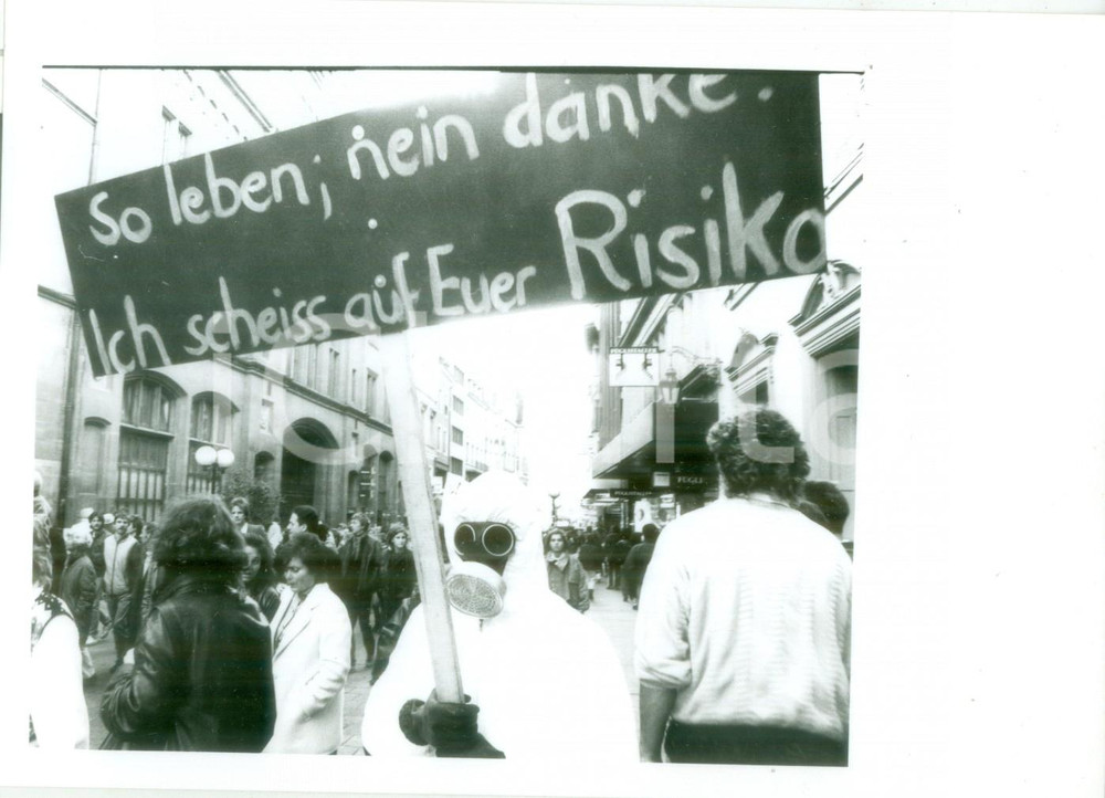 Fotografia d epoca originale 1986 SVIZZERA Folla protesta per disastro chimico fabbrica SANDOZ Fotografia 1