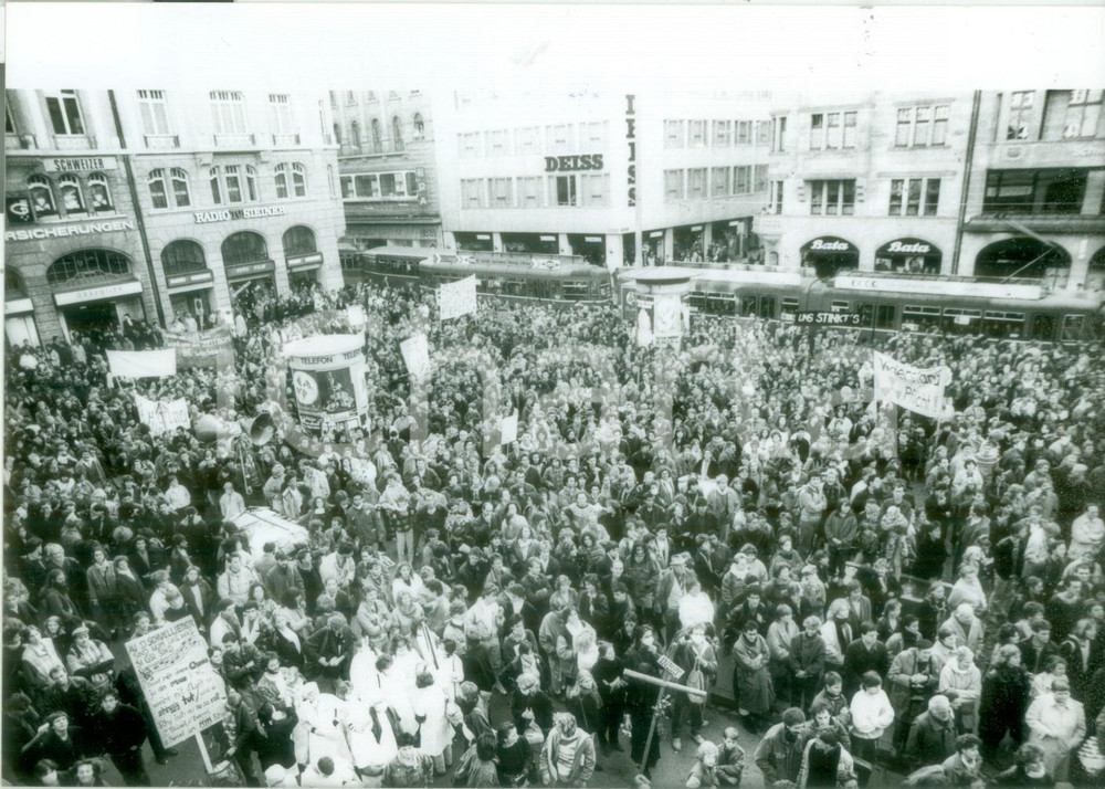 Fotografia d epoca originale 1986 BASILEA SVIZZERA Manifestazione contro disastro fabbrica SANDOZ Foto 1