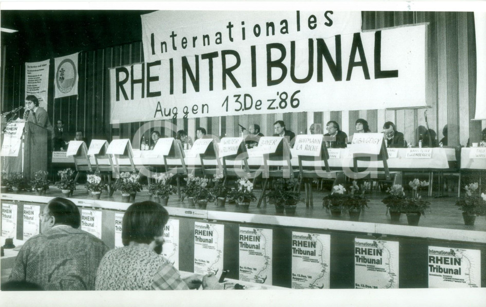 Fotografia d epoca originale 1986 AUGGEN GERMANIA Seduta Tribunale del RENO su disastro SANDOZ Fotografia 1