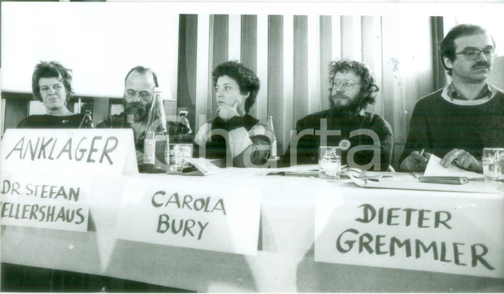 Fotografia d epoca originale 1986 AUGGEN GERMANIA Seduta Tribunale RENO per disastro SANDOZ Fotografia 1