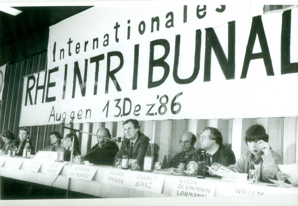 Fotografia d epoca originale 1986 AUGGEN GERMANIA Seduta Tribunale del RENO per disastro SANDOZ Foto 1