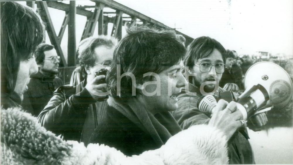 Fotografia d epoca originale 1986 NEUENBURG GERMANIA Catena umana al Pont de ChalampÃ© contro SANDOZ Foto 1