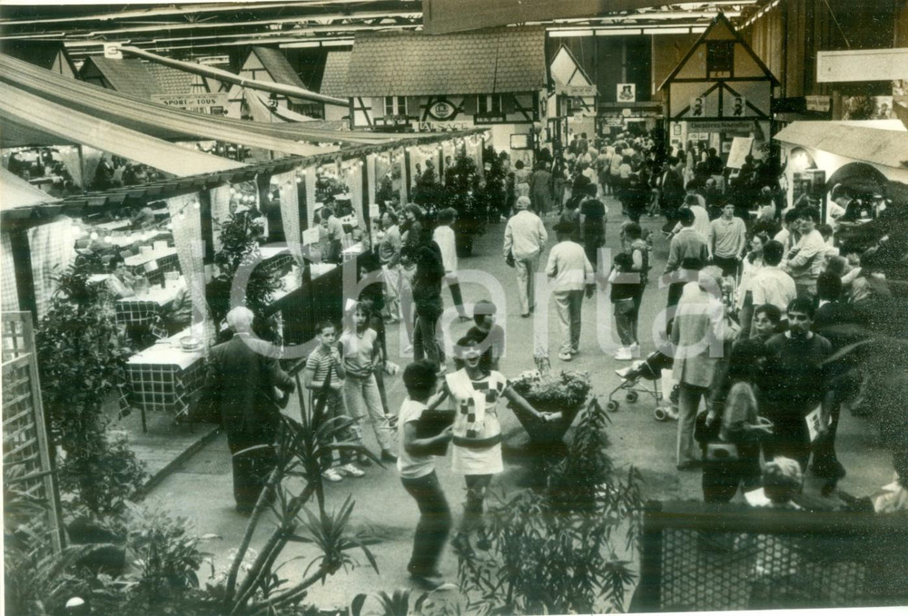 Fotografia d epoca originale 1984 MULHOUSE F Bambini in festa ai mercatini delle JournÃ©es d Octobre Foto 1