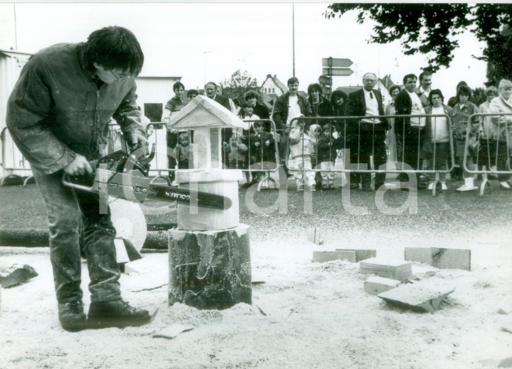 Fotografia d epoca originale 1990 MULHOUSE F Domostrazione con sega elettrica alle JournÃ©es d Octobre Foto 1