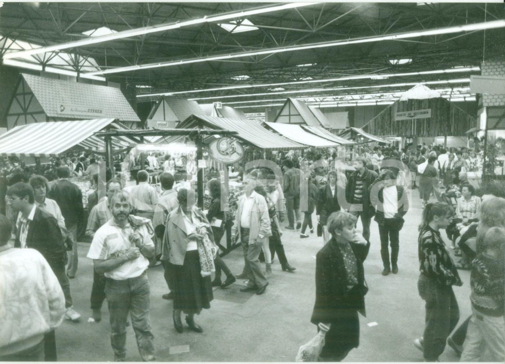 Fotografia d epoca originale 1980 ca MULHOUSE F Folla visita mercatini alle JournÃ©es d Octobre Fotografia 1