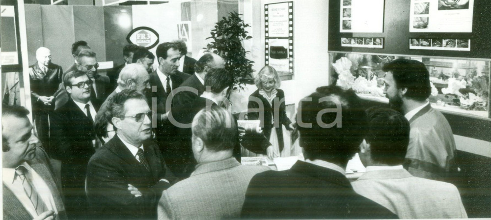 Fotografia d epoca originale 1990 ca MULHOUSE F Dirigenti visitano le JournÃ©es d Octobre Fotografia 1