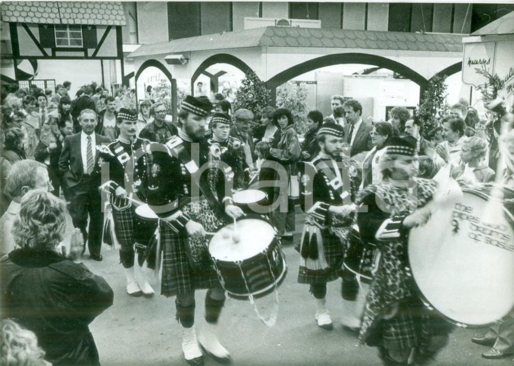 Fotografia d epoca originale 1990 ca MULHOUSE F Banda musicale scozzese alle JournÃ©es d Octobre Fotografia 1