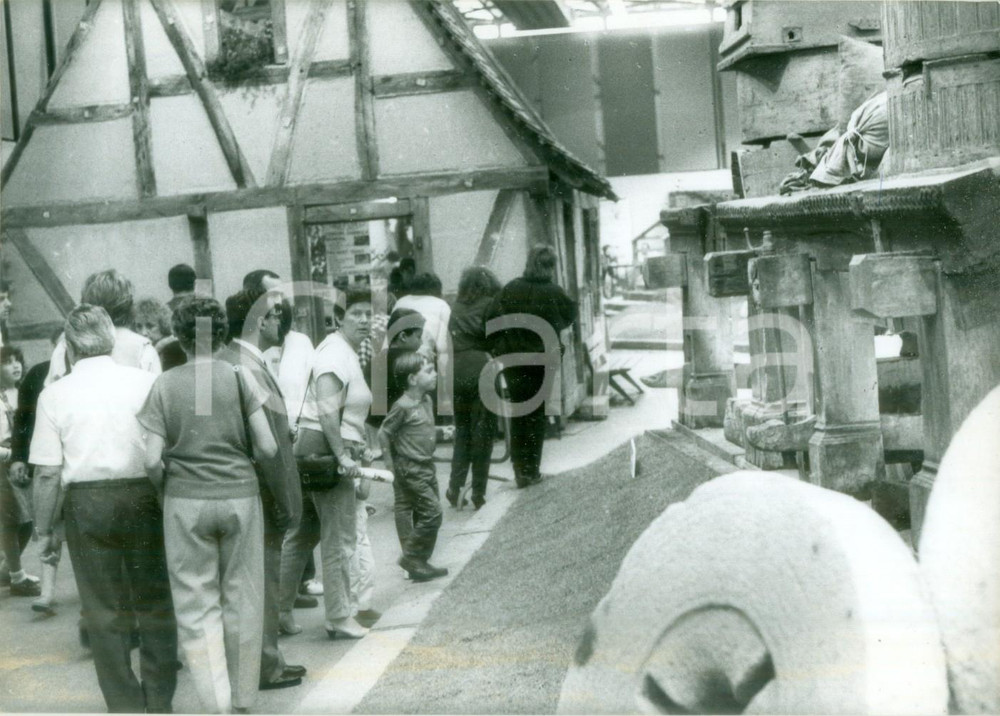 Fotografia d epoca originale 1986 MULHOUSE F Case artigianali in mostra alle JournÃ©es d Octobre Fotografia 1