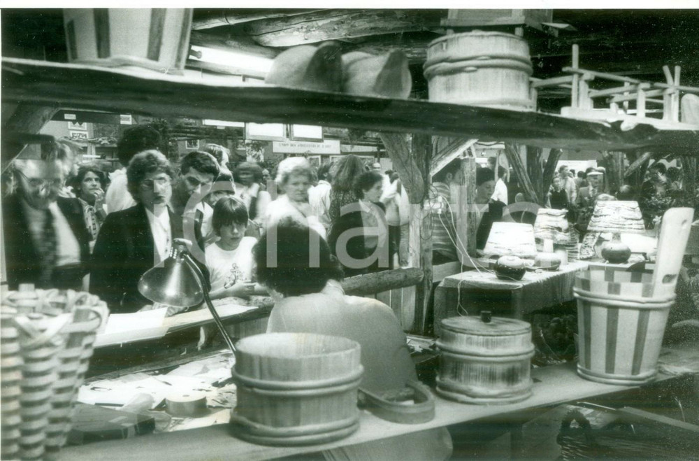 Fotografia d epoca originale 1988 MULHOUSE F Artigiani cestai al lavoro alle JournÃ©es d Octobre Fotografia 1