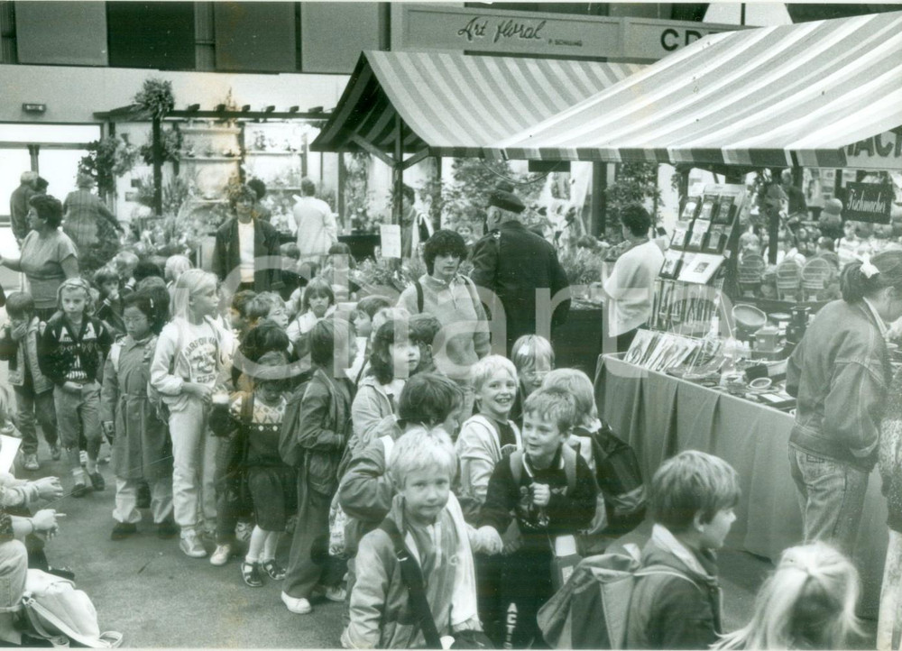 Fotografia d epoca originale 1987 MULHOUSE F Bambini delle elementari alle JournÃ©es d Octobre Fotografia 1