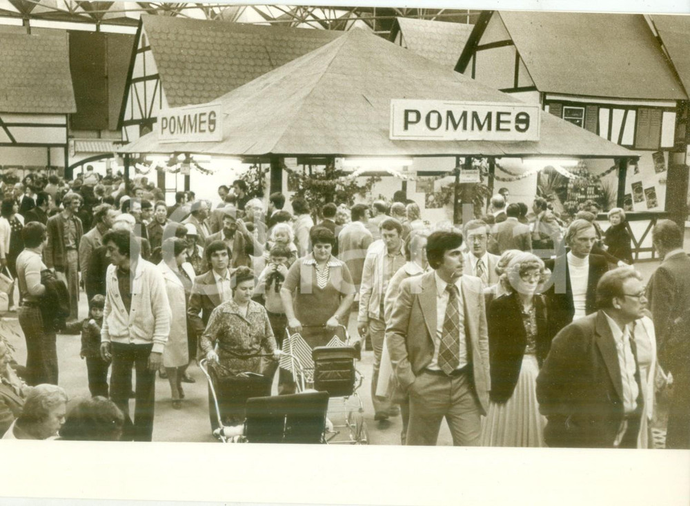 Fotografia d epoca originale 1985 ca MULHOUSE F Mercatino delle mele alle JournÃ©es d Octobre Fotografia 1