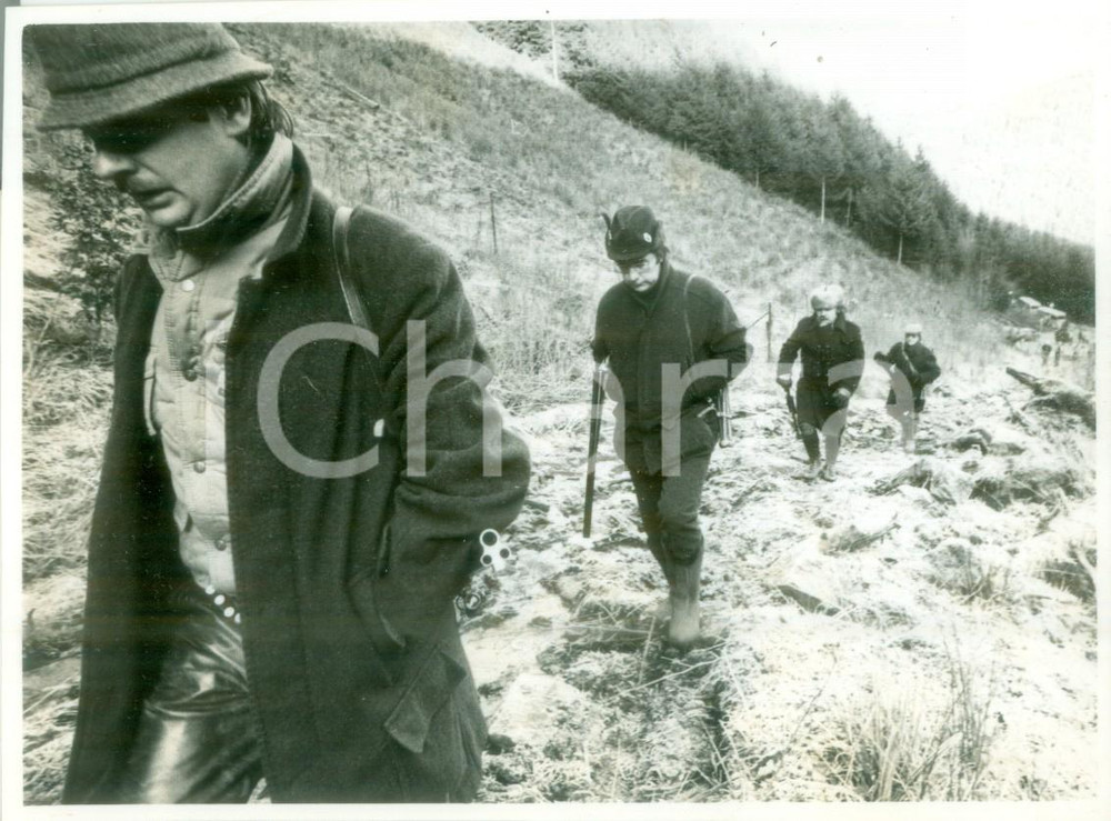 Fotografia d epoca originale 1988 COLMAR FRANCE Cacciatori in marcia sui monti Fotografia 1