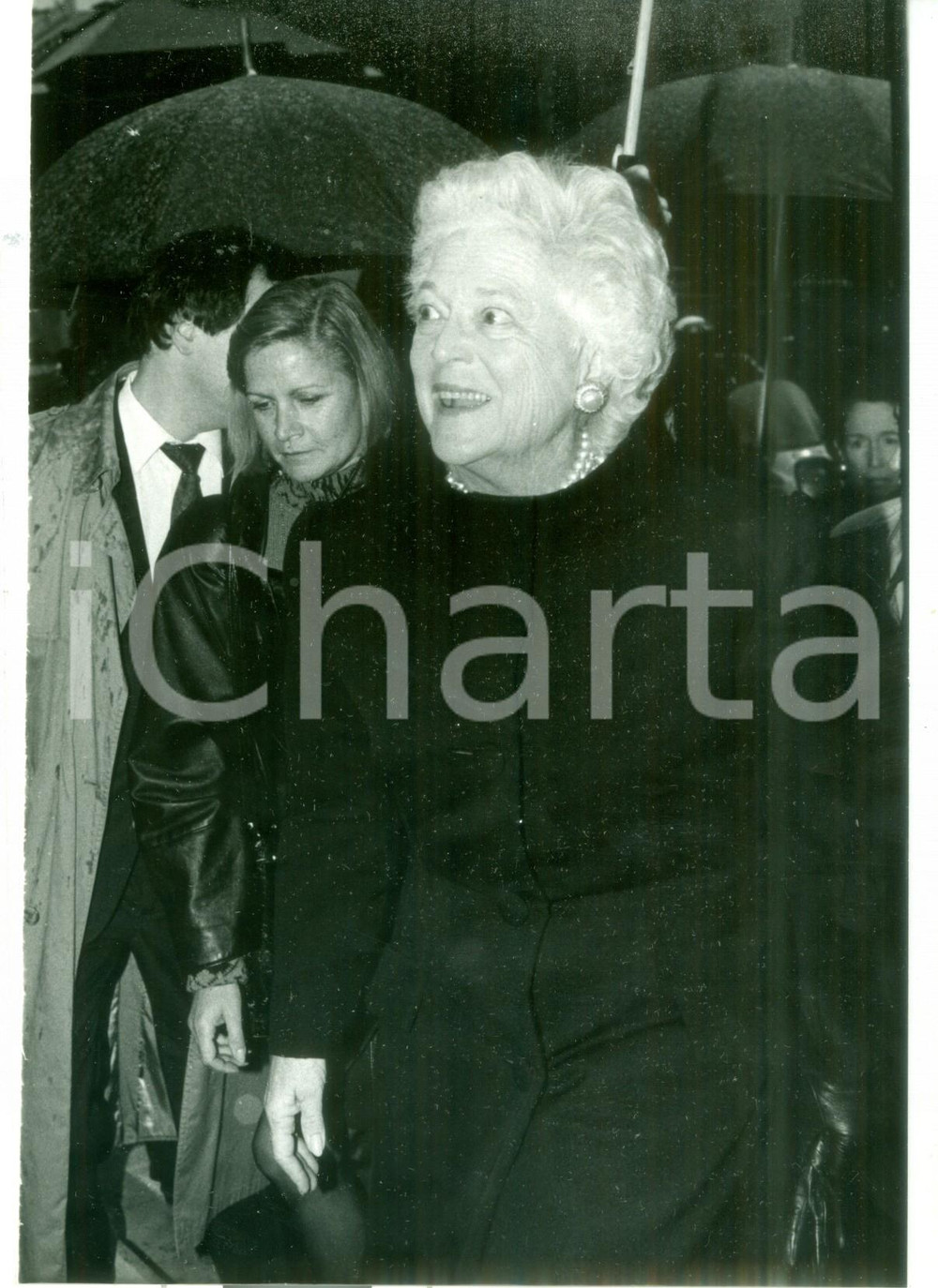 Fotografia d epoca originale 1990 PARIS Barbara BUSH Raissa Gorbaceva all Insitut PASTEUR Fotografia 1