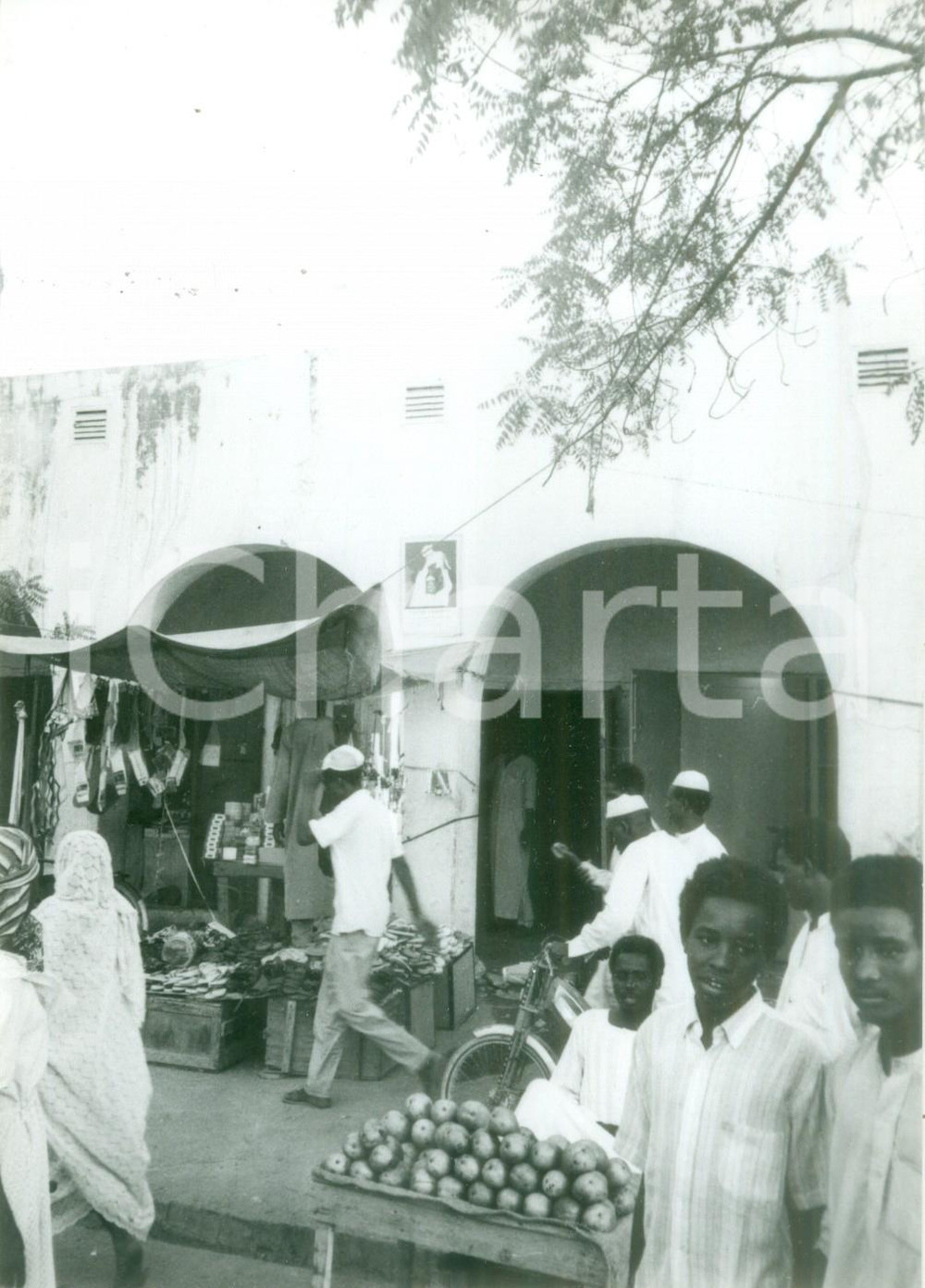 Fotografia d epoca originale 1980 ca CHAD Mercanti indigeni di frutta e vestiti Fotografia 1