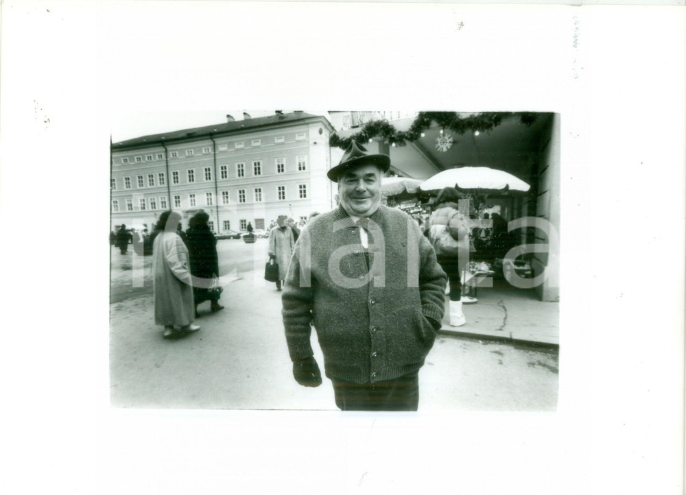 Fotografia d epoca originale 1990 ca SALZBURG AUSTRIA Casa natale di MOZART Turisti sul piazzale Fotografia 1