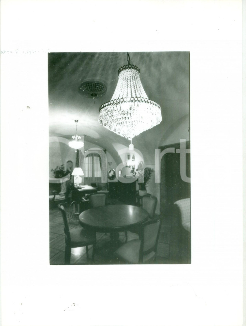 Fotografia d epoca originale 1990 ca SALZBURG AUSTRIA Casa natale di MOZART Salotto con lampadario Foto 1