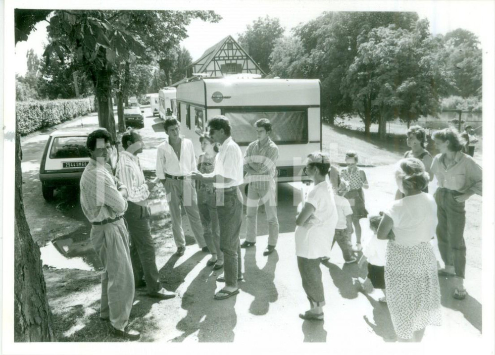 Fotografia d epoca originale 1988 HORBOURGWIHR FRANCE Campeggiatori all ingresso del campeggio Fotografia 1