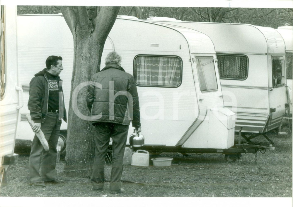 Fotografia d epoca originale 1986 MULHOUSE FRANCE campeggiatori con teiera e baguette Fotografia 1