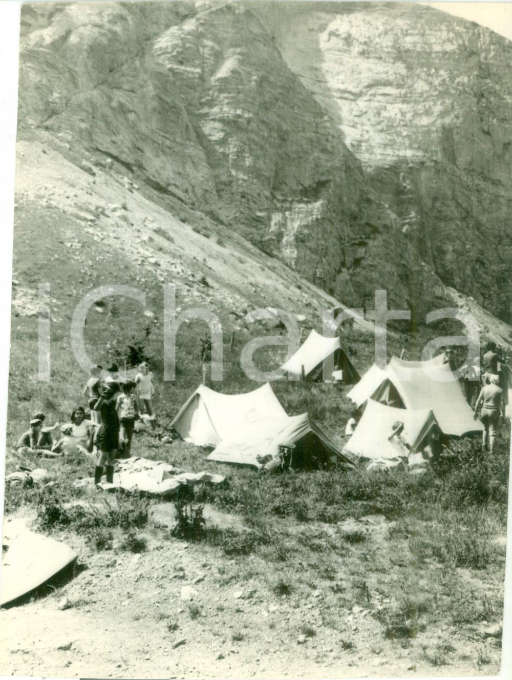 Fotografia d epoca originale 1985 ca ALSACE FRANCE Bambini al campeggio in montagna Fotografia 1