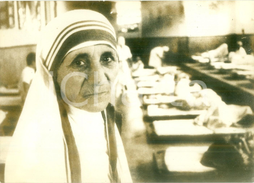 Fotografia d epoca originale 1976 CALCUTTA Madre Teresa in un ricovero per bambini abbandonati Fotografia 1