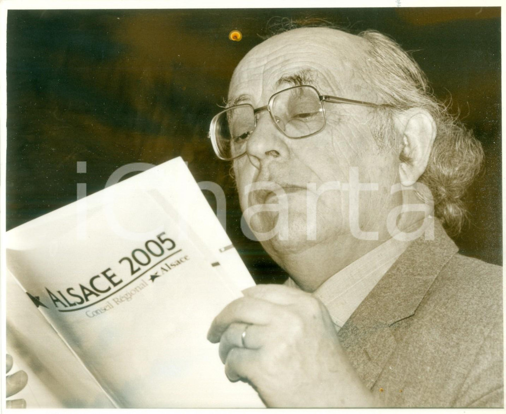 Fotografia d epoca originale 1991 FRANCE Politico Henri GOETSCHY legge opuscolo Conseil RÃ©gional Fotografia 1