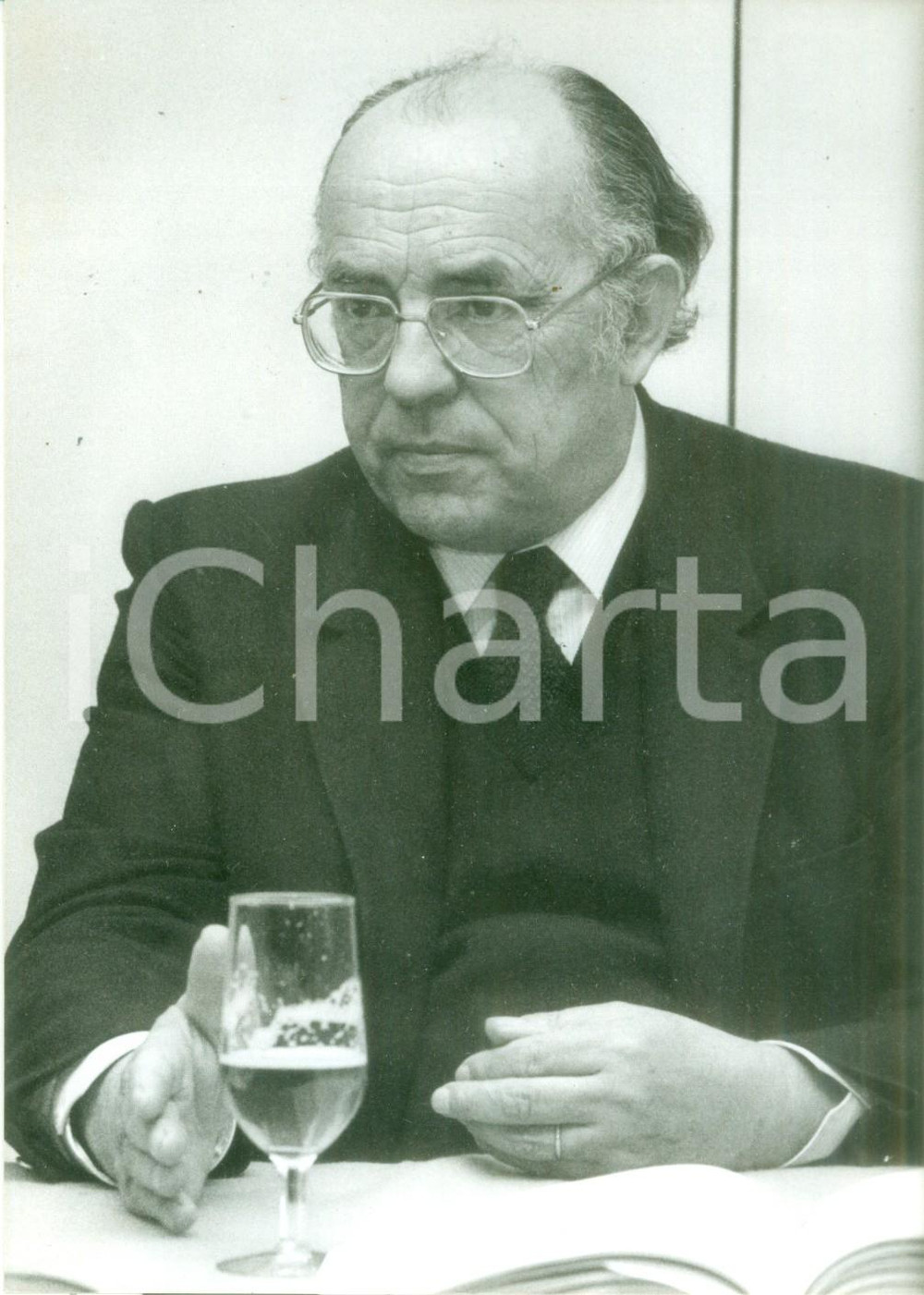 Fotografia d epoca originale 1985 MULHOUSE FRANCE Politico Henri GOETSCHY a un convegno Fotografia 1