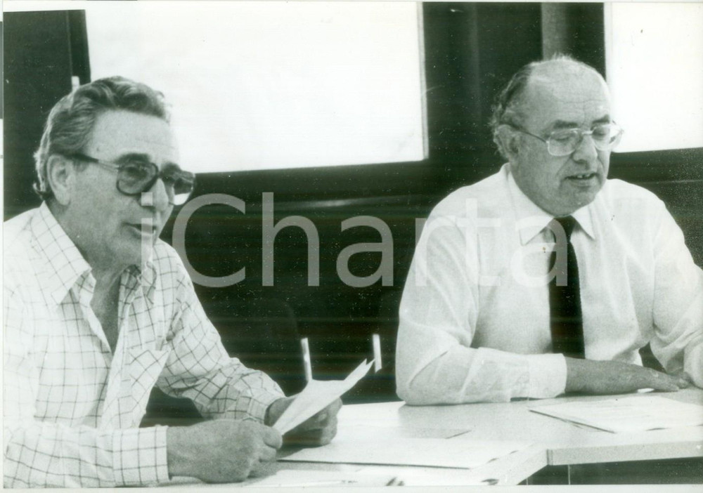 Fotografia d epoca originale 1985 ca ALSACE FRANCE Politico Henri GOETSCHY a un conferenza Fotografia 1
