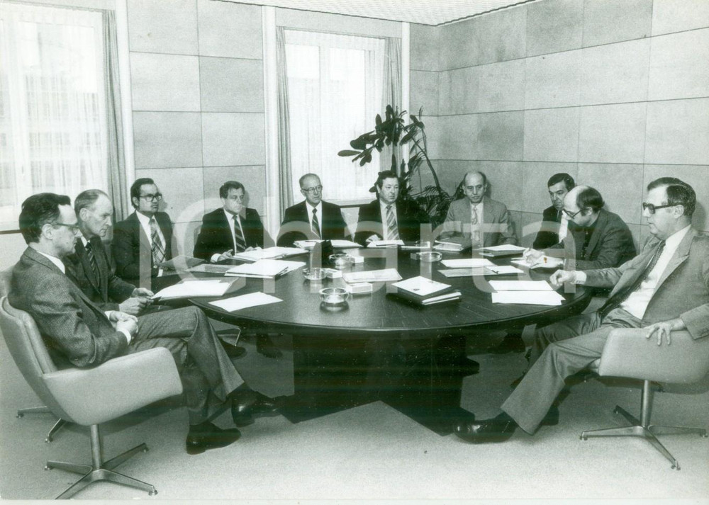 Fotografia d epoca originale 1980 SCHWEIZERHALLE SVIZZERA Riunione dirigenti fabbrica SANDOZ Fotografia 1