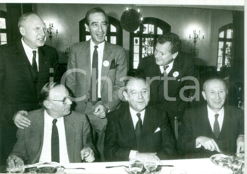 Fotografia d epoca originale 1986 ALSACE FRANCE Politico Raymond BARRE con dirigenti Fotografia 1
