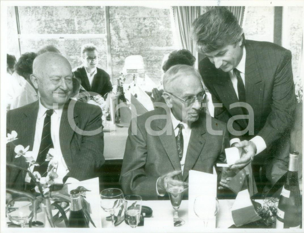 Fotografia d epoca originale 1990 ca COLMAR FRANCE Politico Pierre PFLIMLIN a cena di partito Fotografia 1