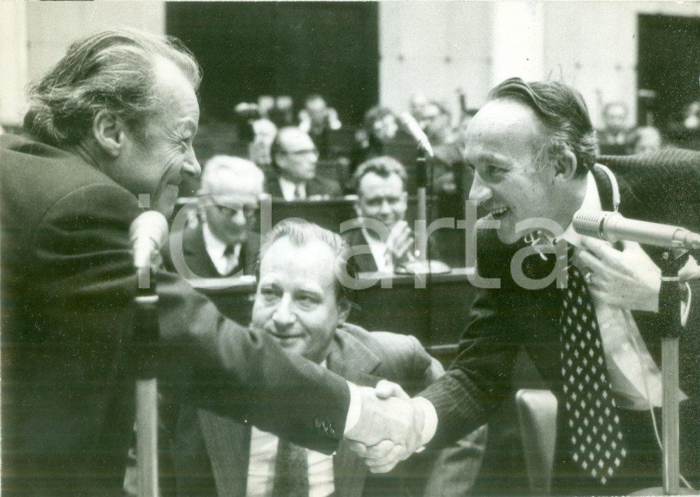 Fotografia d epoca originale 1985 ca STRASBOURG FRANCE Politico Jean DE LIPKOWSKI a un convegno Fotografia 1