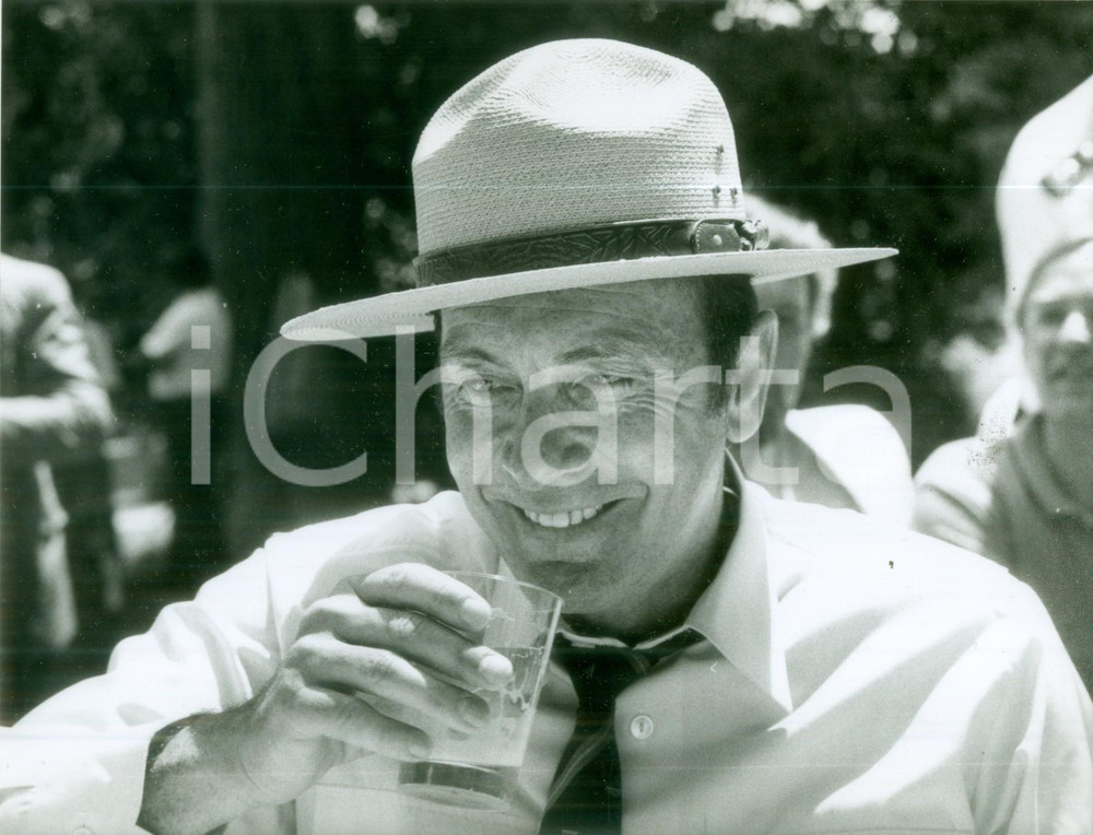 Fotografia d epoca originale 1983 WASHINGTON Ministro Manfred WORNER con cappello da sceriffo Fotografia 1