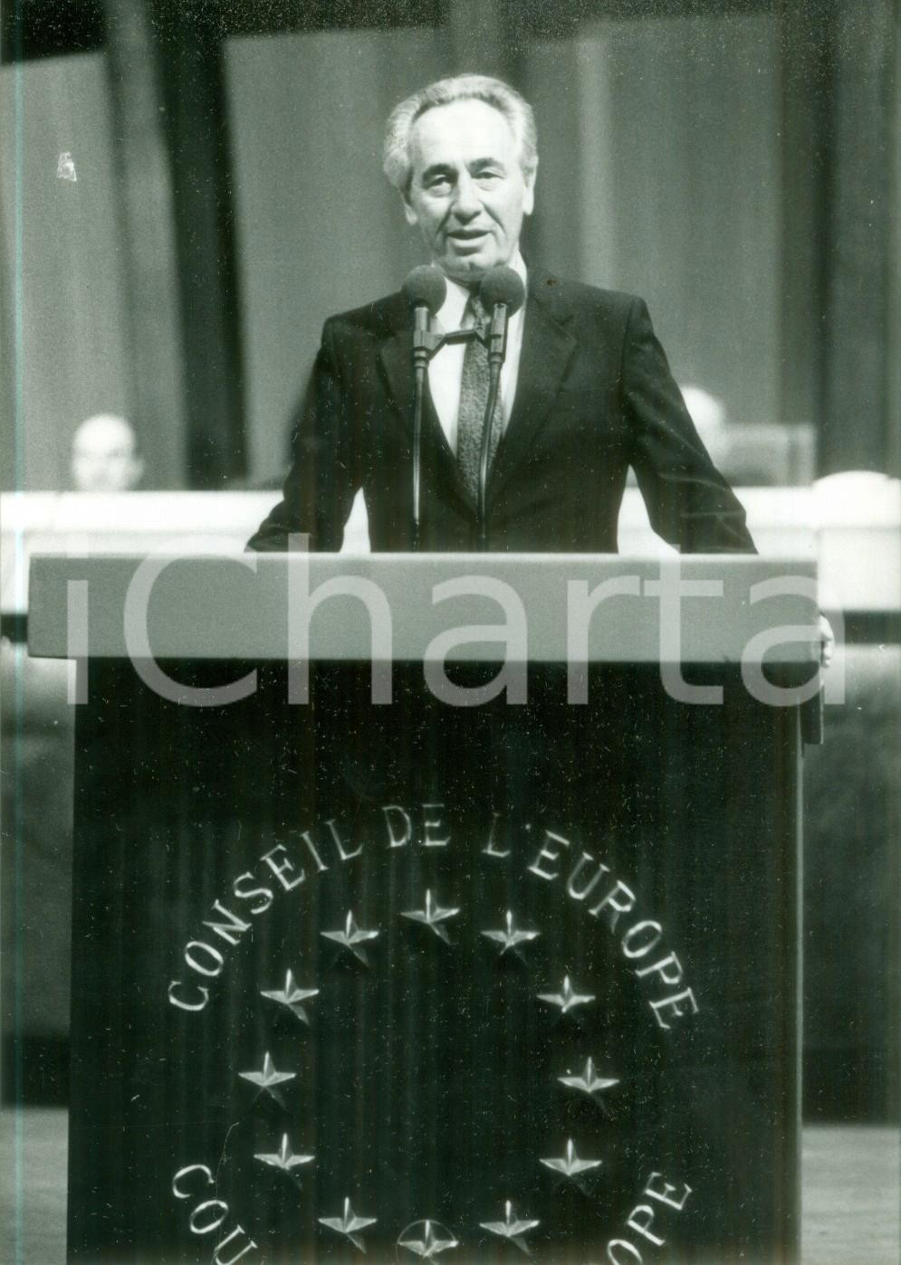 Fotografia d epoca originale 1986 STRASBOURG FRANCE Shimon PERES tiene un discorso al Consiglio d EUROPA 1