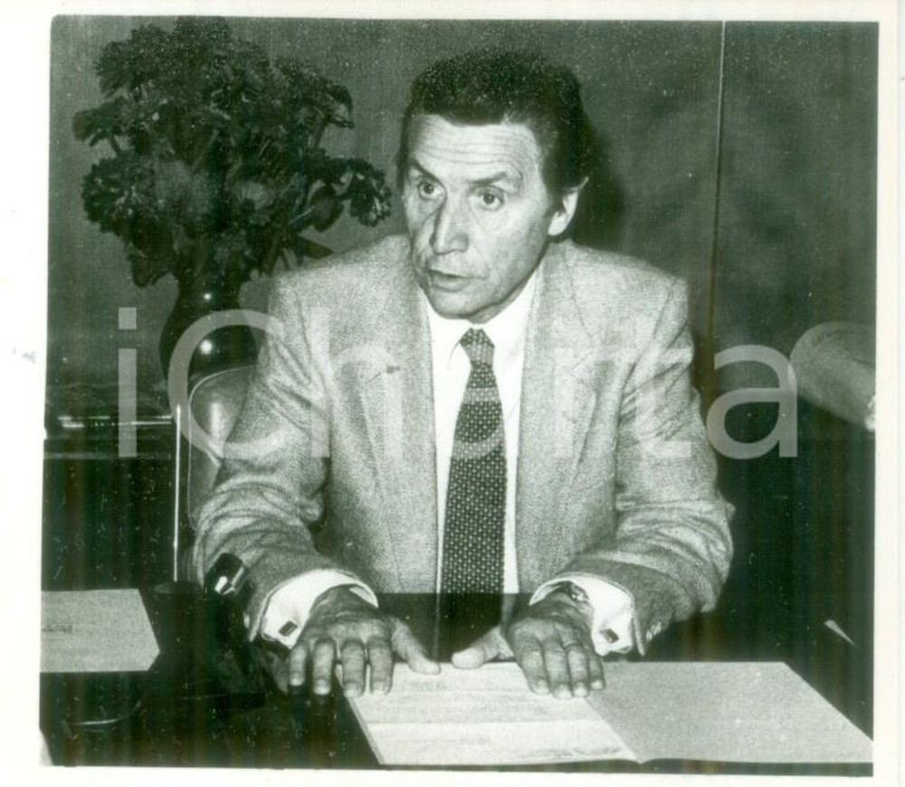Fotografia d epoca originale 1983 PARIS FRANCE Jean ROYER alla sua scrivania Fotografia 1