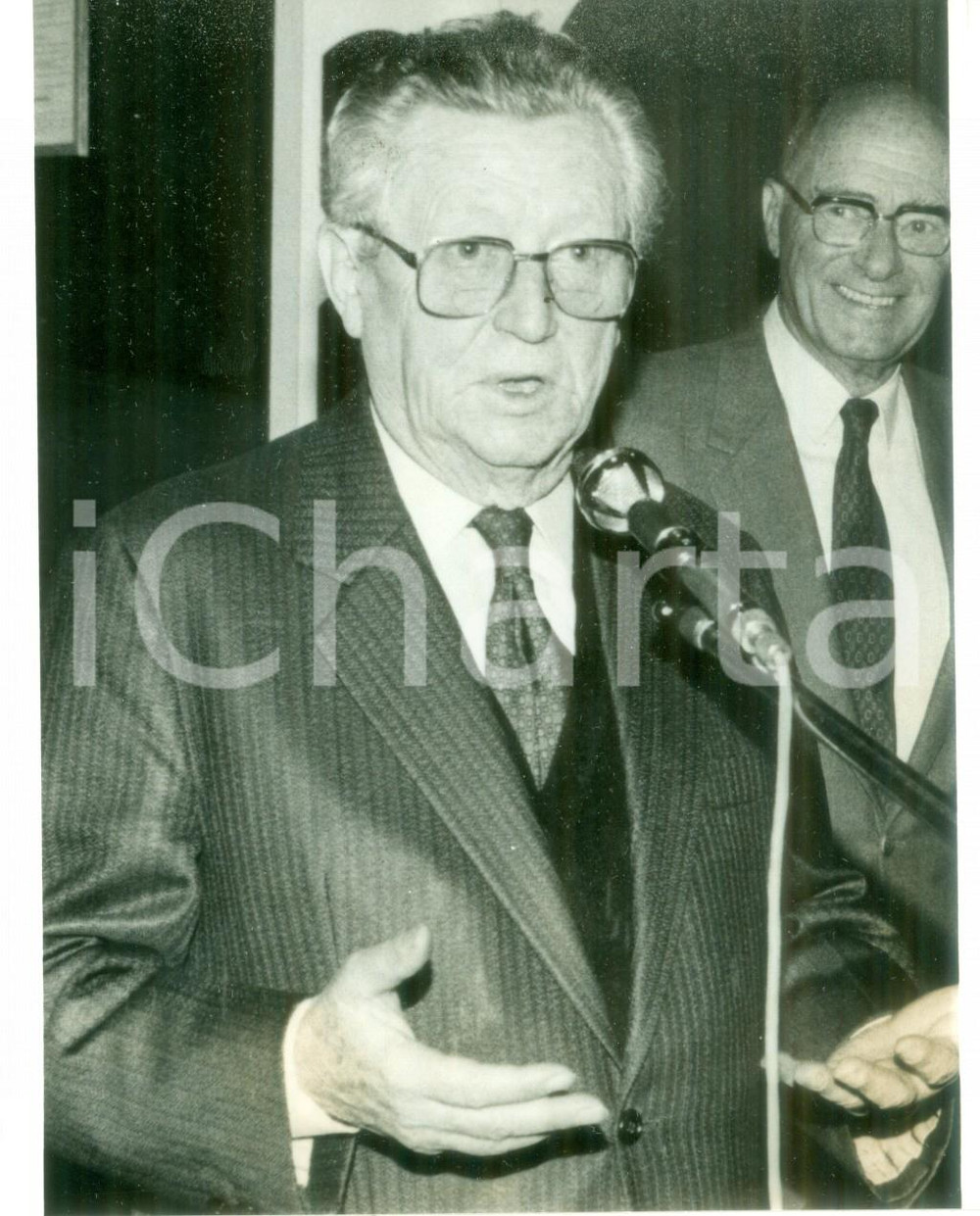 Fotografia d epoca originale 1990 ca MULHOUSE FRANCE Il sindacalista ThÃ©o BRAUN in conferenza stampa Foto 1