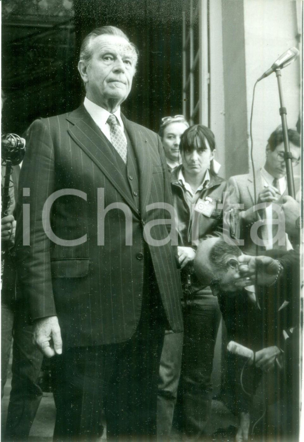 Fotografia d epoca originale 1986 PARIS Jean LECANUET Presidente dell U.D.F. lascia Hotel MATIGNON Fotografia 1