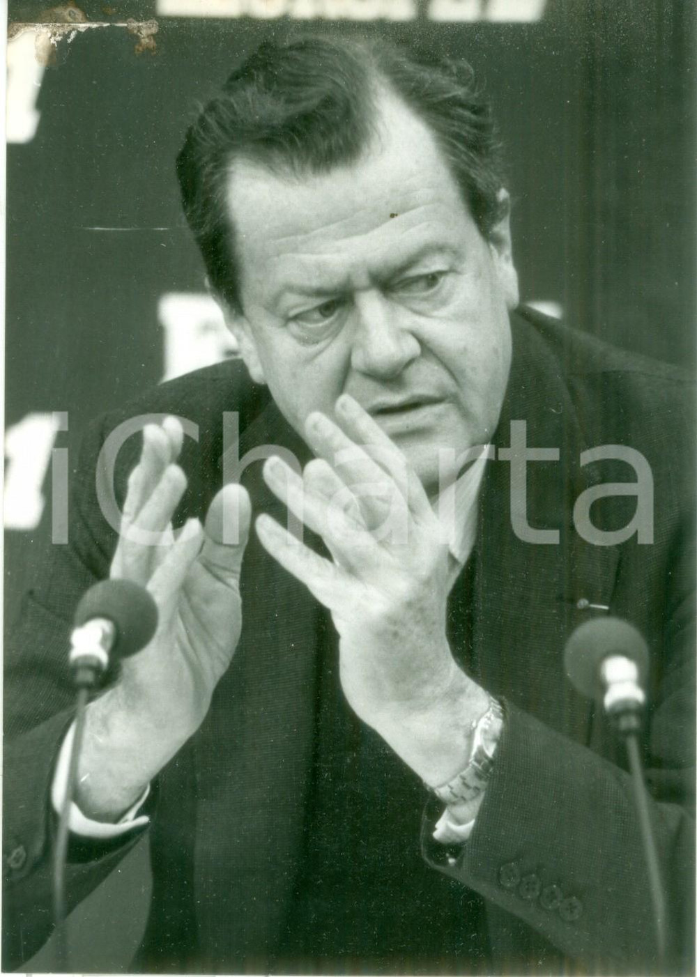 Fotografia d epoca originale 1981 PARIS Olivier GUICHARD intervistato al Club de la Presse Fotografia 1