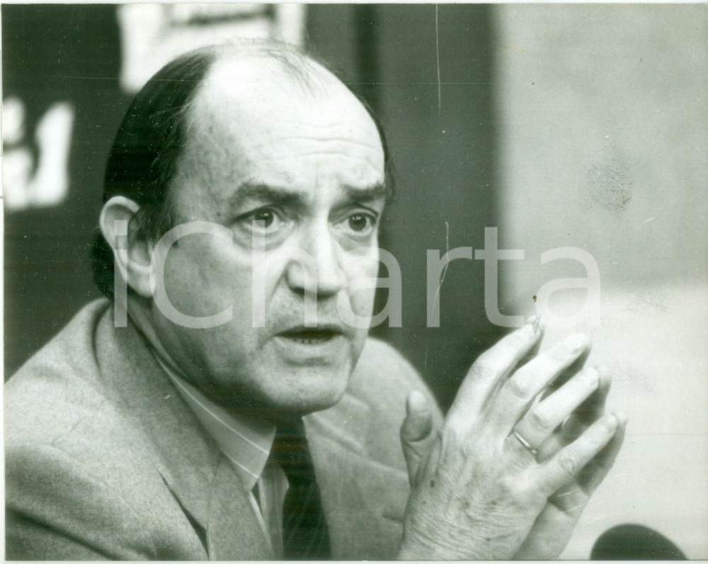 Fotografia d epoca originale 1983 PARIS Claude CHEYSSON ospite al Club de la Presse Fotografia 1