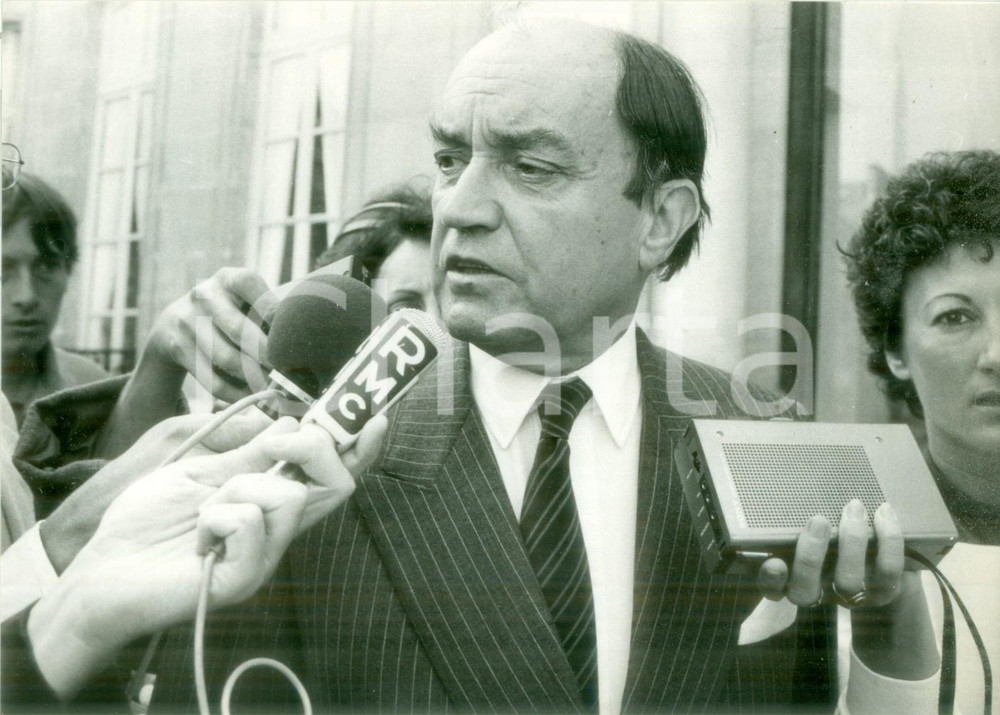Fotografia d epoca originale 1983 PARIS Claude CHEYSSON parla con i giornalisti Fotografia 1