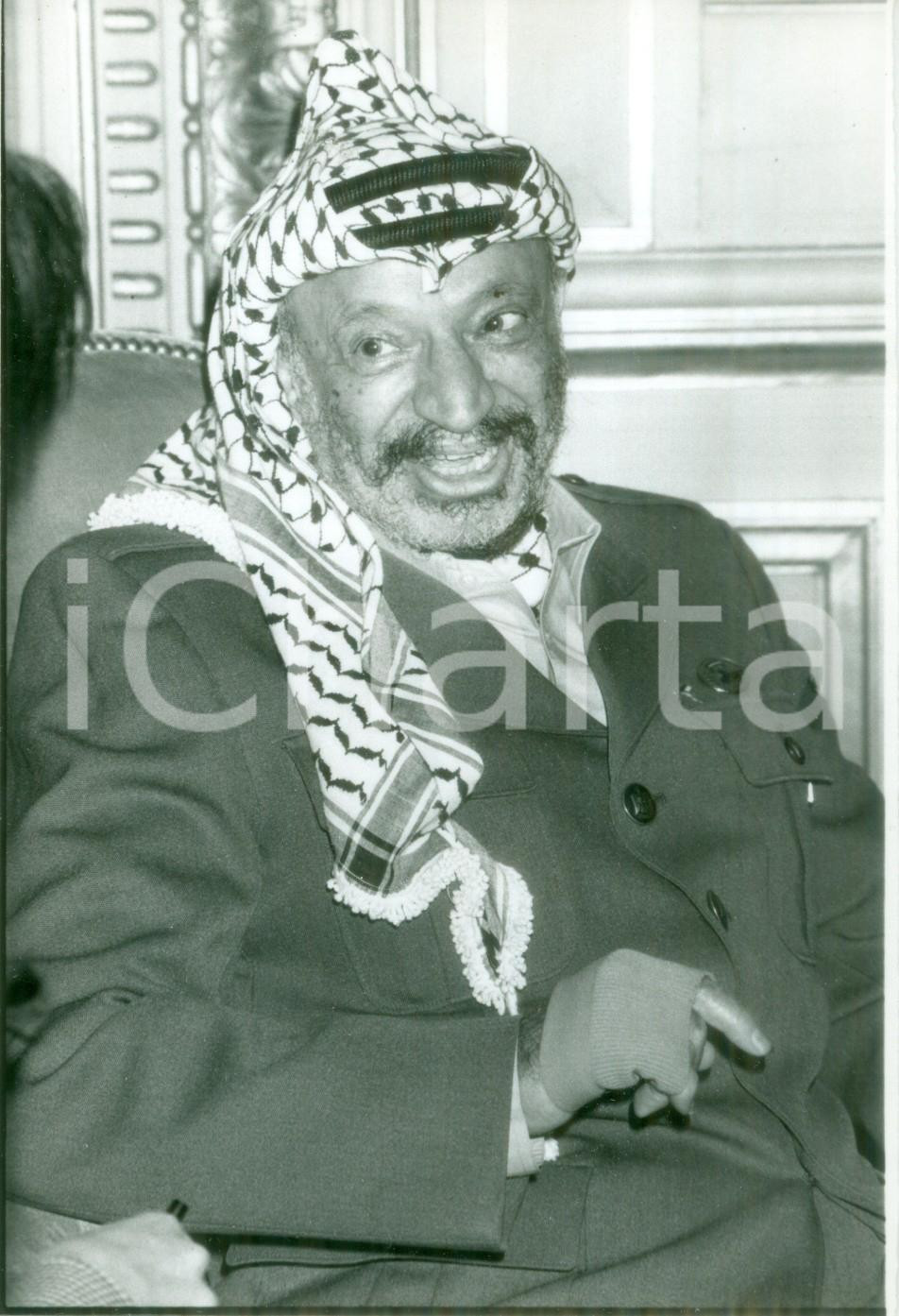 Fotografia d epoca originale 1991 PARIS Leader palestinese Yasser ARAFAT a colloquio con Roland DUMAS Foto 1