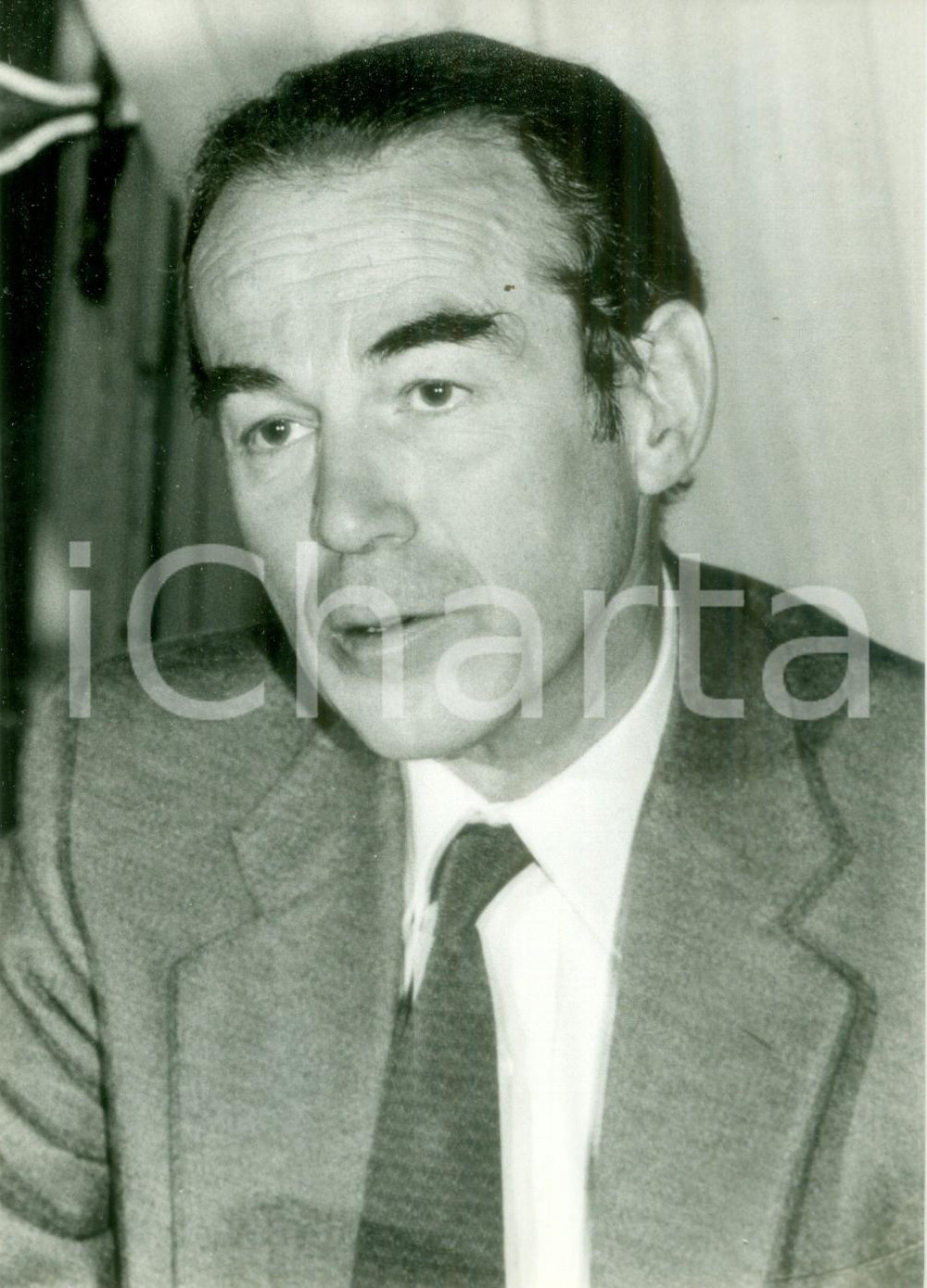 Fotografia d epoca originale 1984 PARIS Robert BADINTER Ministro Giustizia spiega progetto di legge Foto 1